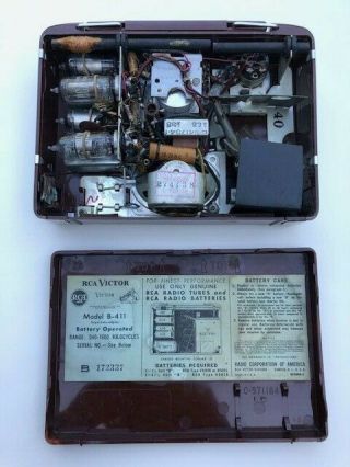 1950 RCA Victor Portable Tube Radio - Model B - 411 Superheterodyne 8