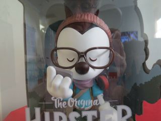 DISNEY VINYLMATION HIPSTER MICKEY - IN THE PARKS 2