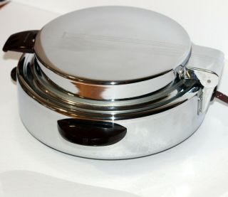 1930s Round Toastmaster 2D2 Waffle Iron Art Deco Almost Chrome 5