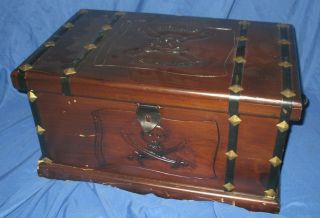 Disney Parks & Resorts Cast Member Prop Pirates Of The Caribbean Chest