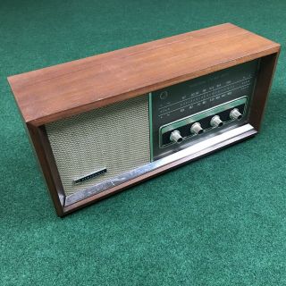 Vintage 1967 Panasonic RE - 756 Solid State AM/FM Table Top Radio Wood Case Knobs 2
