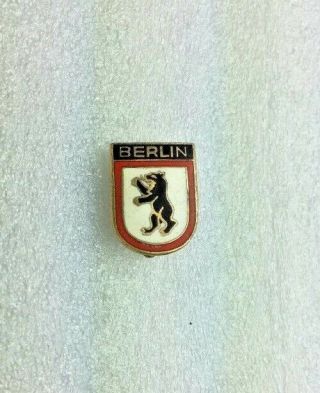 Vtg BERLIN Collectible Souvenir Small Metal & Enamel Pin / Lapel Hat Travel 2