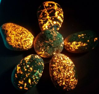 " 6 Glowing " Yooperlite " 4.  3 Oz.  / 121.  90 G.  Lake Superior Uv Reactive Stones "