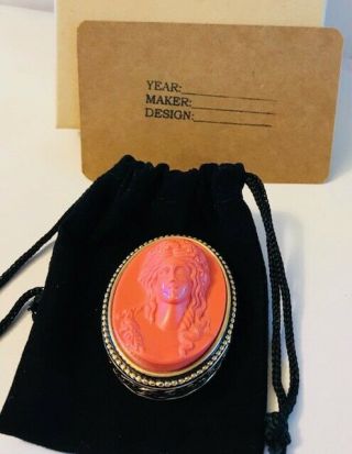 Rare 1983 Estee Lauder " Christmas Cameo " Youth Dew Solid Perfume Compact
