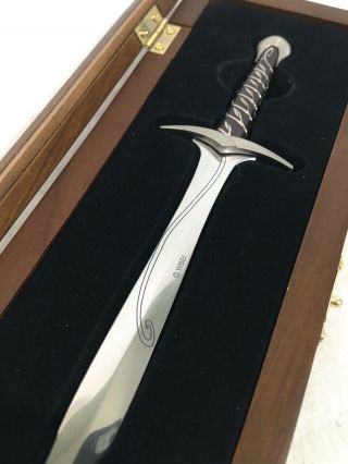 The Hobbit - Sting Letter Opener Warner Bros.  in wooden Glass Box A22 3