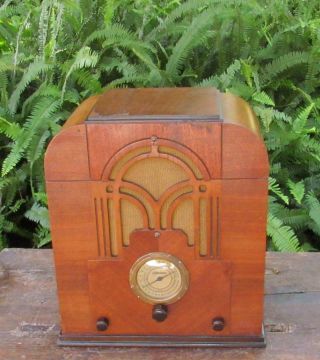 1935 Silvertone Radio Model 1863.  32 Volt,  Battery Powered Radio.