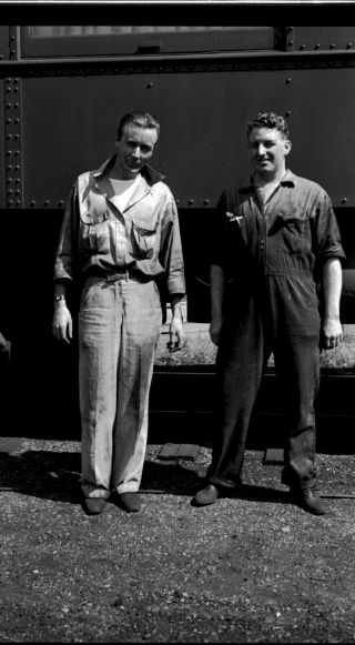 1941 Electro - Motive Co Worker Engineer (? Pose 2 Amateur Photo Negative B10