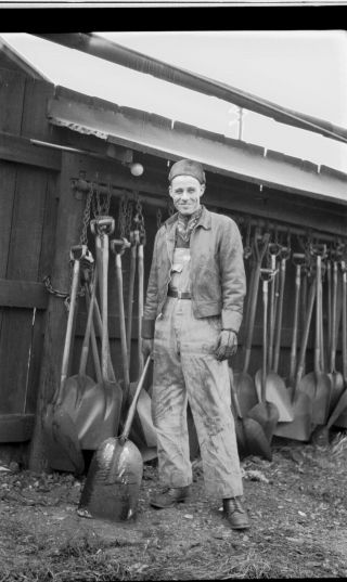 1941 Electro - Motive Co Railroad Worker Coal Shovels Amateur Negative B9