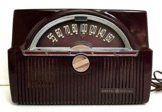 SCARCE 1951 VINTAGE BURGANDY MAROON GENERAL ELECTRIC GE TUBE RADIO MODEL 610 4