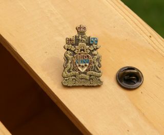 A Mari Usque Ad Mare Canadian Coat Of Arms Gold Tone Metal & Enamel Pin Pinback