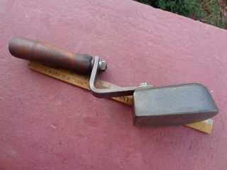 ODD Shape QKL Co NY Antique Cast Iron Sad Iron Polishing Iron with Wooden Handle 5