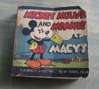 1934 Mickey Mouse And Minnie At Macy 