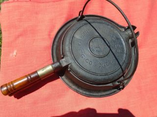 Antique Wagner Manufacturing Co Cast Iron Waffle Maker 7 Patent Feb 22,  1910