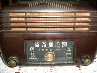 Ge ® General Electric Model 200 Bakelite Table Top Radio