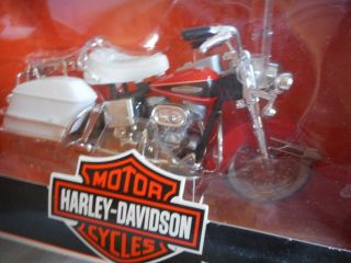 1:18 Scale Harley - Davidson Die Cast 1968 FLH Electra Glide Maisto Lundby Dollhou 5