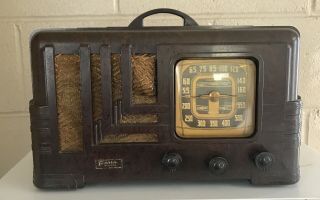 Fada Vintage Bakelite Model L96 Am Tube Radio