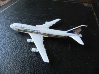 Schabak Model 1:600 Aircraft Singapore Airlines Boeing 747 - 300