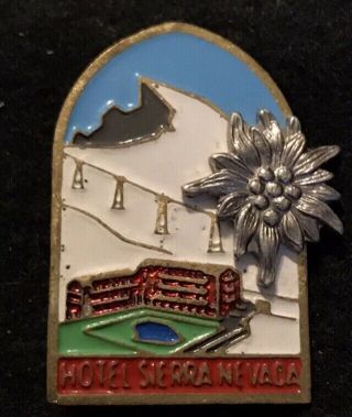 Hotel Sierra Nevada Vintage Skiing Pin Bagde Spain Resort Souvenir Travel Lapel