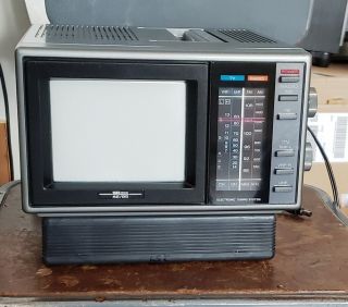 Vintage Sears & Roebuck Sr3000 Color Portable Ac/dc Tv Am - Fm - Model No.  580,  1987