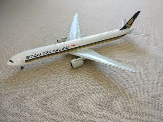1:200 Jc Wings 200 Boeing 777 In Singapore Airlines Sia Livery And