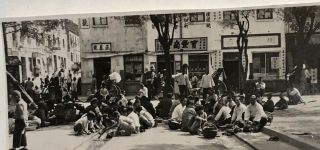 1935 Tsingtao China Photo Coolies Chinese Laundry On Sidewalk 2