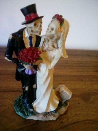 Love Never Dies Skeleton Wedding Couple Figurine