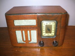 Antique Canadian General Electric Table Radio,  Model H51,  Serial Number 385