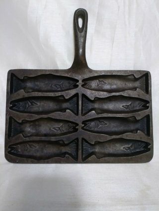 Vintage 8 Trout Fish Cast Iron Corn Bread Pan Candy Mold With Handle " L "
