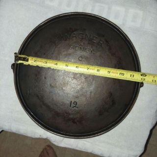 Vintage Very Rare Wagner number 12 cast iron griddle with bale. 5