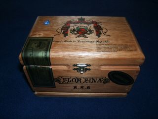 A Fuente Cigar Wood Box Flor Fina 858 Flawless