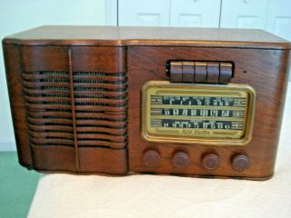 Gorgeous Looking 1940,  Rca Model 16t4,  6 Tube,  Bc/sw/pb Table Radio.