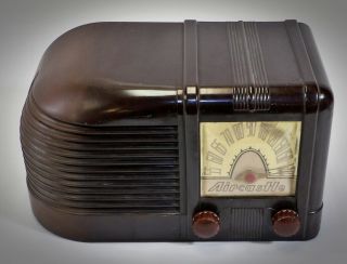 Art Deco Aircastle Streamlined Bullet Form Bakelite Radio Catalin Knobs