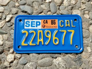 CALIFORNIA MOTORCYCLE LICENSE PLATE 86 tag yellow on blue 70 ' s 80 ' s 3