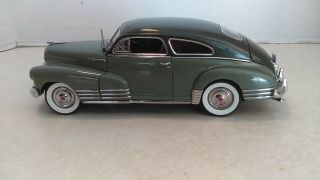 1:24 Danbury 1948 Chevrolet Fleetline Aerosedan Two Tone Oak Green Nib