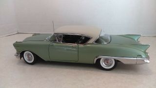 1:24 Danbury 1957 Cadillac Seville Green/white Limited Ed 868