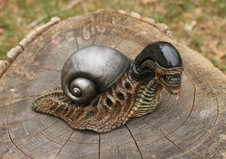 Alien Snailien Xenomorph Predator Weyland Lovecraft Giger Sculpture Figurine