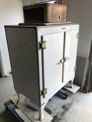 Vintage General Electric Refrigerator (ge).