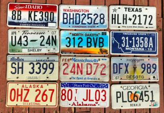 12 Licence Plates Including An Alaska Plate - Craft