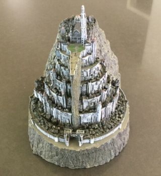 Lord Of The Rings " Minas Tirith " Exclusive Dvd Collectible Statue.