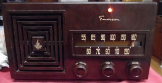 Vintage 1953 Emerson Model 756 - B 7 Tube Table Radio