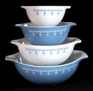 1972 - 1975 Set 4 Pyrex Snowflake Blue Garland Nesting Cinderella Mixing Bowls