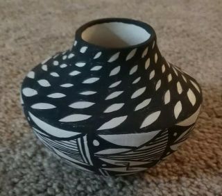 Signed Native American Acoma Tribe Art Pottery Vase Norma Jean Ortiz Mexico