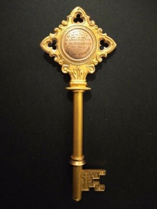 Vaughton & Son Hallmarked Gold Plated 1913 Jewish,  Holy Law Synagogue Key.