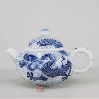 Hand Painted Dragon Chinese Jingdezhen Blue And White Porcelain Tea Pot 230cc