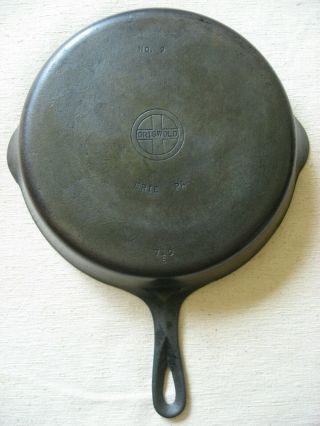 Griswold No.  9 Cast Iron Skillet Small Logo