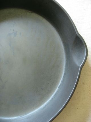 GRISWOLD No.  9 cast iron skillet small logo 6