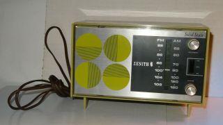 Vintage Zenith Solid State Table Radio Model C412f Bakelite Green