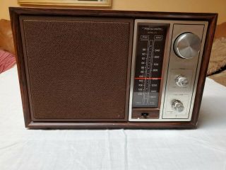 1969 Vintage Realistic MTA - 11 AM FM radio Model 12 - 690B 2