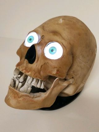 Gemmy Halloween Animated Talking Light Up Eyes Skeleton Skull Head Great