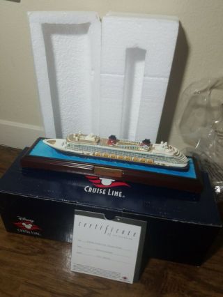 Disney Cruise Line Scale Model Ship Olszewski Dream Lights Up 1st Edition /